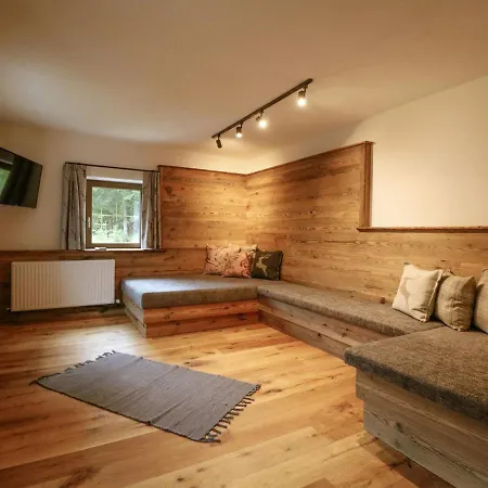 Bergglueck By Interhome シュピス